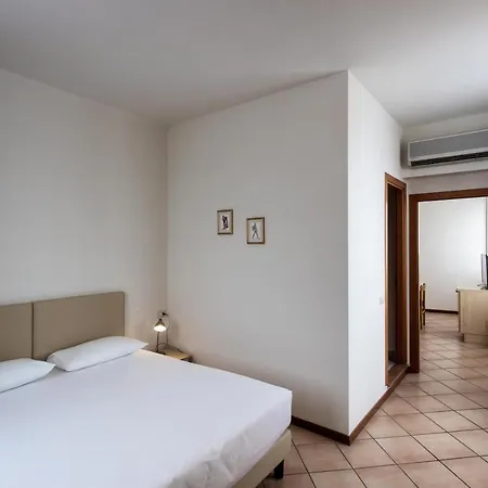 Residenza Cavour Апарт-отель Парма