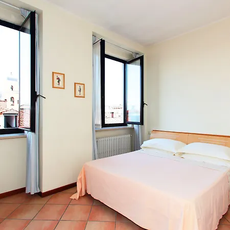 Residenza Cavour מלון דירות פארמה