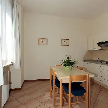 Residenza Cavour 3* פארמה