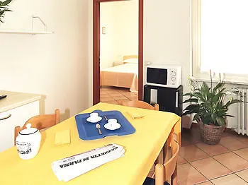 Residenza Cavour מלון דירות פארמה